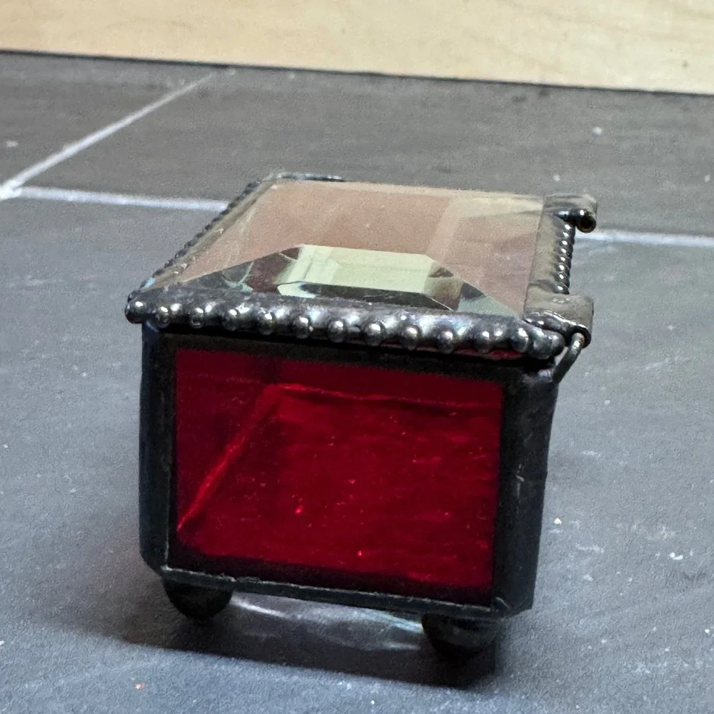 Vintage Red Stained Glass Trinket Ring Box Beveled Lid Ruby Keepsake Box‎